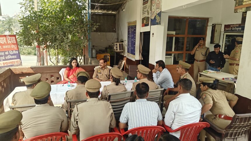 18 complaints received at Kapurpur Police Station’s public grievance redressal day; four resolved on the spot. IMAGE CREDIT TO सूचना विभाग