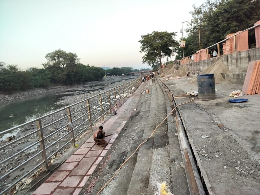 Preparations for Kumbh 2027 Gather Pace as Construction of Ghats Spanning Over Three Kilometres Continues in Haridwar. IMAGE CREDIT TO रिपोर्टर