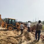 Illegal Encroachment Removed from Land Worth ₹40 Crore in Bhanota; Attempt to Develop an Unauthorized Colony Foiled. IMAGE CREDIT TO प्राधिकरण