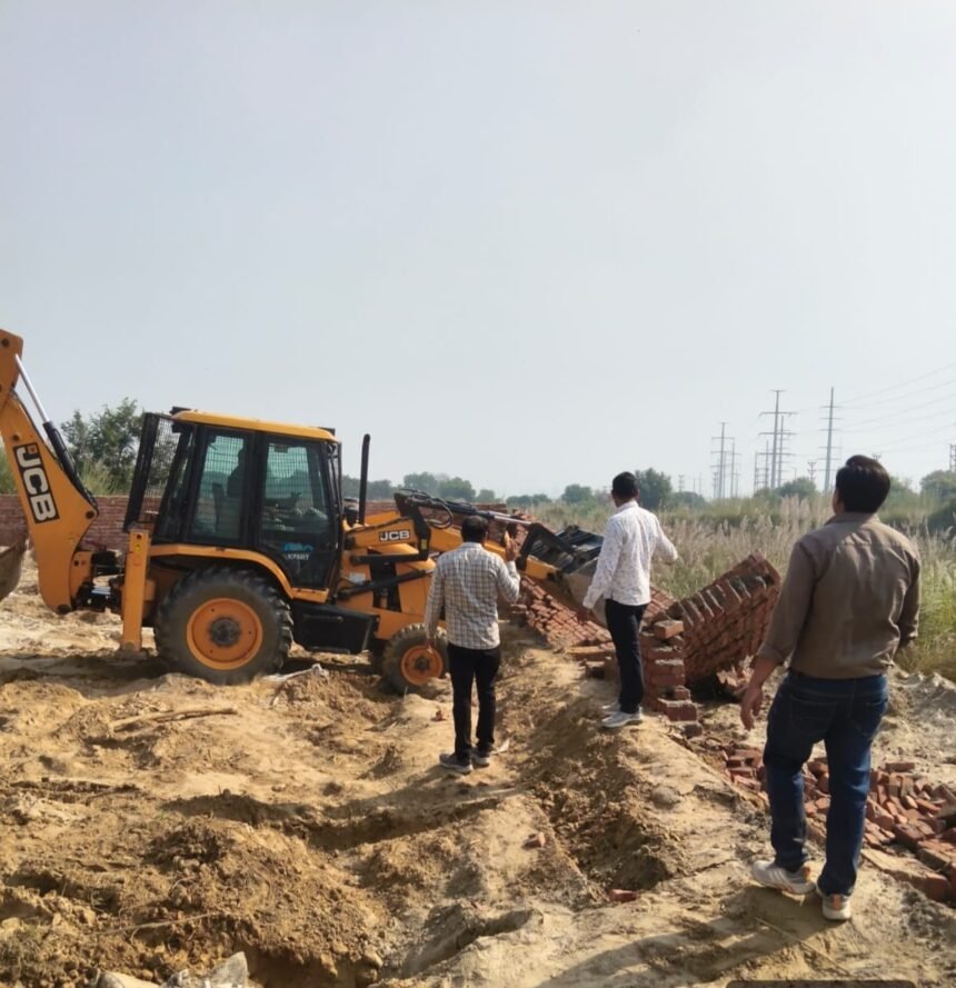 Illegal Encroachment Removed from Land Worth ₹40 Crore in Bhanota; Attempt to Develop an Unauthorized Colony Foiled. IMAGE CREDIT TO प्राधिकरण