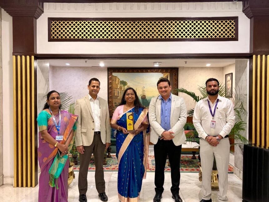Dr. Ramya Ramachandran Receives the ‘Bharat Ki Udaan’ Award, Honoured by Union Minister IMAGE CREDIT TO इंस्टीट्यूट