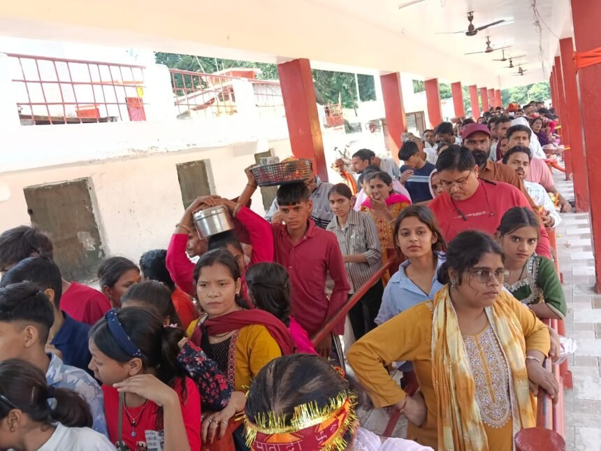 A Huge Influx of Devotees at Maa Shakumbhari Devi Temple, Millions of Devotees Offer Prayers IMAGE CREDIT TO रिपोर्टर