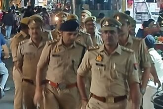Shamli Police on High Alert for Festival Security, Conducts Foot Patrols in Markets to Review Arrangements IMAGE CREDIT TO पुलिस