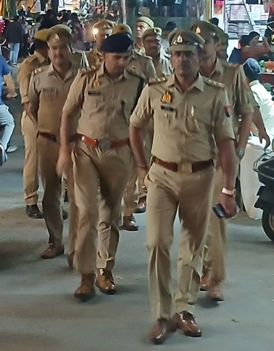 Shamli Police on High Alert for Festival Security, Conducts Foot Patrols in Markets to Review Arrangements IMAGE CREDIT TO पुलिस