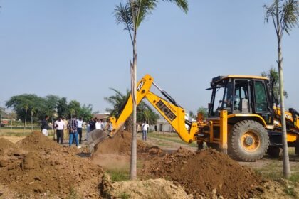 Hapur-Pilakhuwa Development Authority’s Bulldozer Action: Illegal Plotting Demolished on Aligarh and Bulandshahr Roads. IMAGE CREDIT TO प्राधिकरण
