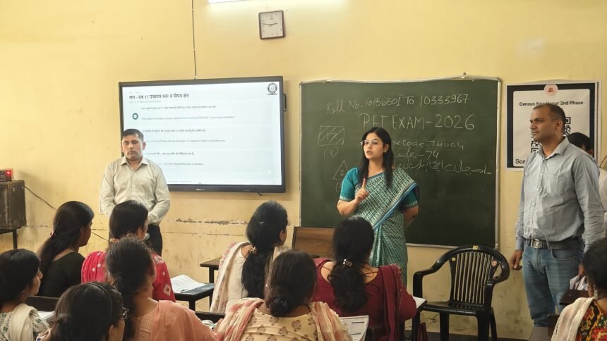 Census Preparations: District Magistrate Reviews Ongoing Training at SSV Inter College, Issues Strict Instructions to Officials — IMAGE CREDIT TO सूचना विभाग