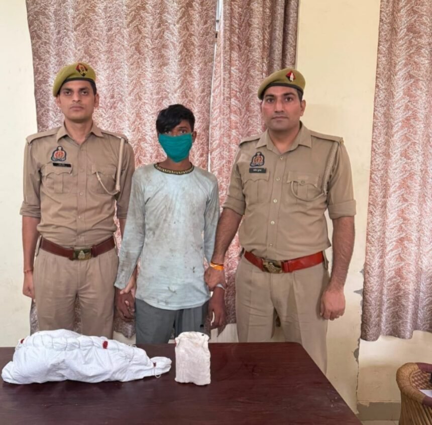 Police Arrest Suspect During Checking, Recover 20 Quarters of Country-Made Liquor from His Possession. IMAGE CREDIT TO पुलिस