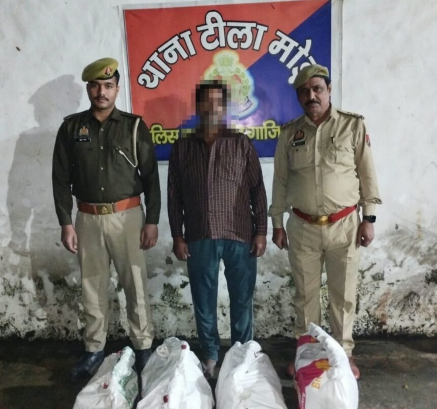 Tila Mor Police Crack Down on Illegal Firecracker Trade; One Accused Arrested. IMAGE CREDIT TO: पुलिस
