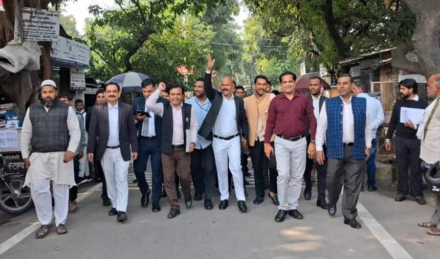 Anger Erupts Over Misbehaviour with Advocates at the High Court; Memorandum Submitted Demanding a High Court Bench in Western Uttar Pradesh. IMAGE CREDIT TO: रिपोर्टर
