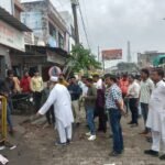 Encroachments Removed from the Highway; ₹5,800 Fine Imposed on Those Spreading Litter. IMAGE CREDIT TO रिपोर्टर
